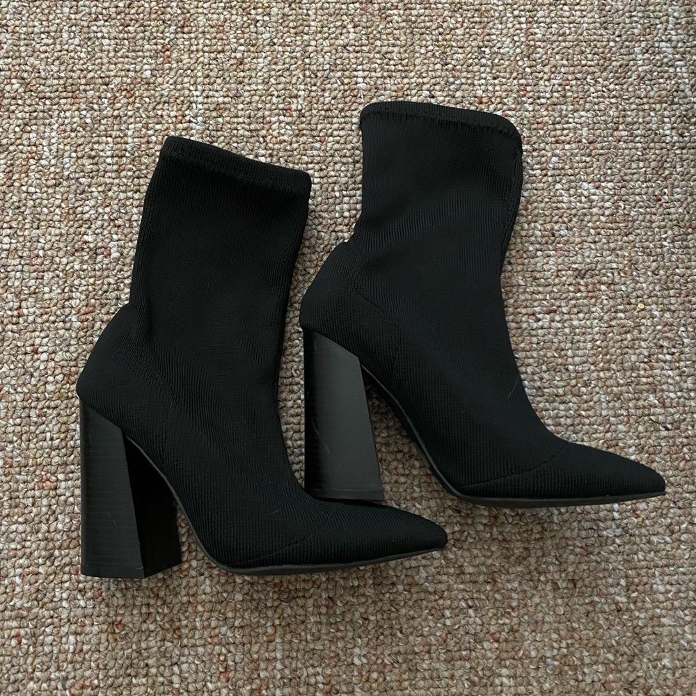 ANKLE SOCK HEELS, POINTED TOE 🖤